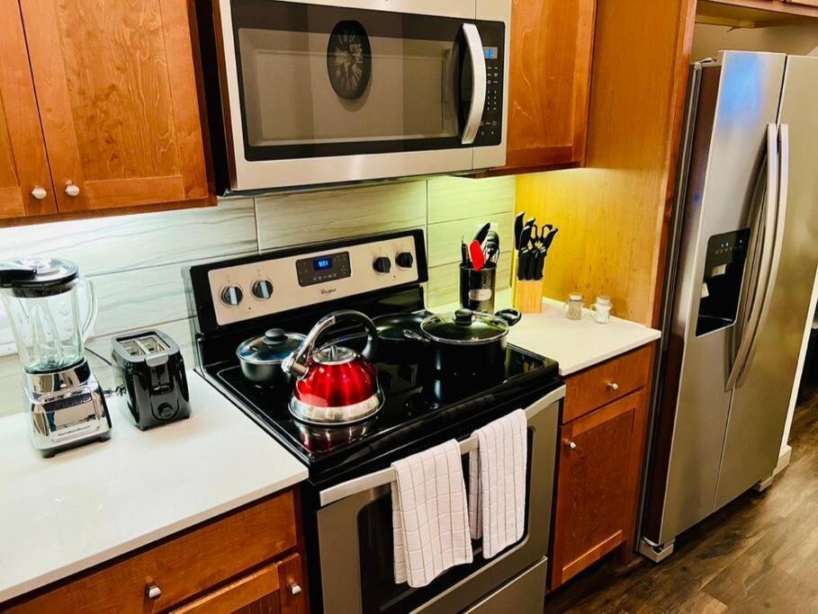 Apto 1 Bed - Kitchen - Free Parking Apartment Хюстън Екстериор снимка