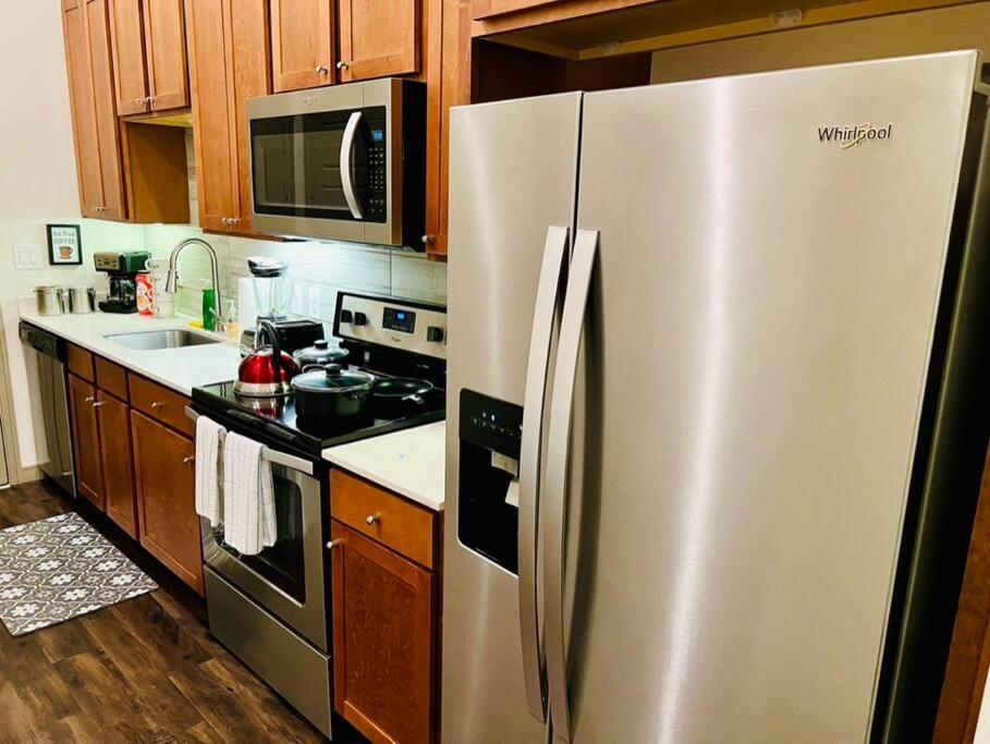 Apto 1 Bed - Kitchen - Free Parking Apartment Хюстън Екстериор снимка