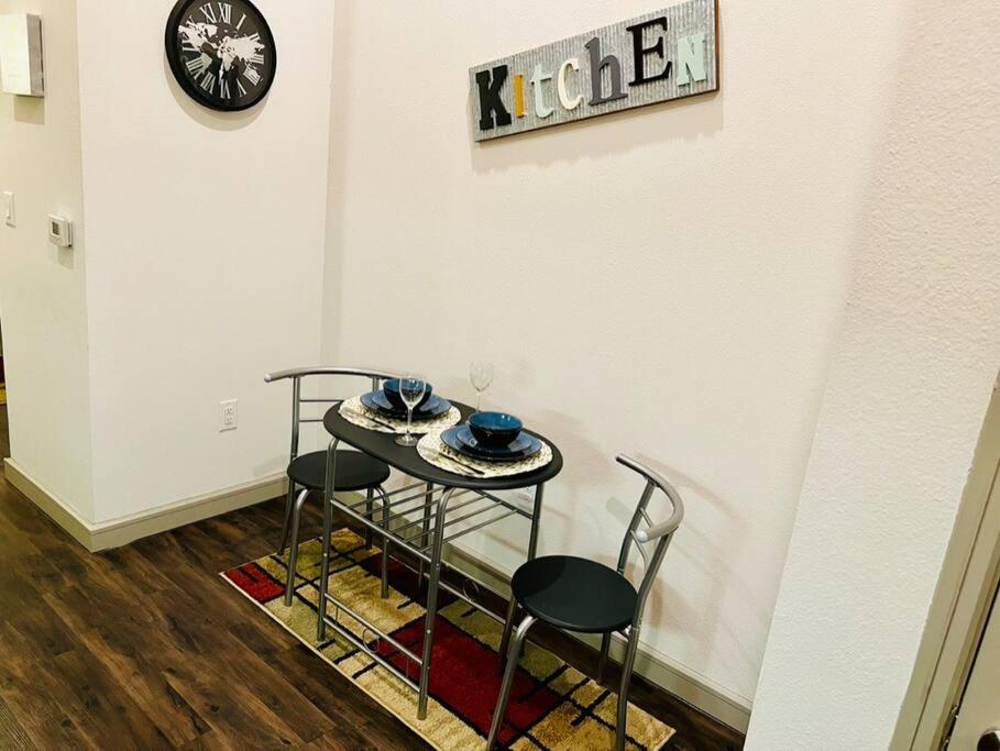 Apto 1 Bed - Kitchen - Free Parking Apartment Хюстън Екстериор снимка